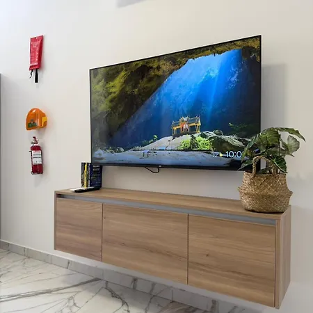 1 Bedroom Exclusive Penthouse - By Hostmt