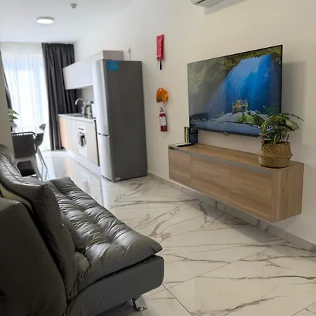1 Bedroom Exclusive Penthouse - By Hostmt Apartment