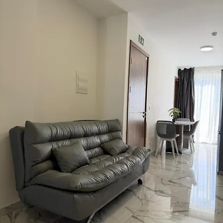 1 Bedroom Exclusive Penthouse - By Hostmt Apartment *