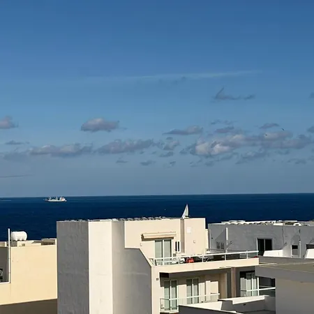 1 Bedroom Exclusive Penthouse - By Hostmt