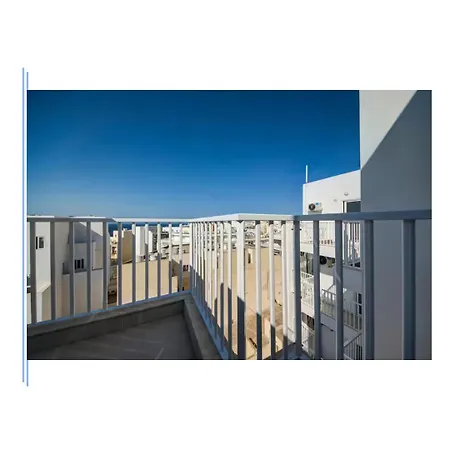公寓 1 Bedroom Exclusive Penthouse - By Hostmt