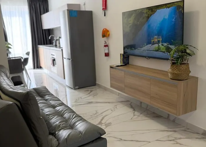 1 Bedroom Exclusive Penthouse - By Hostmt Apartment