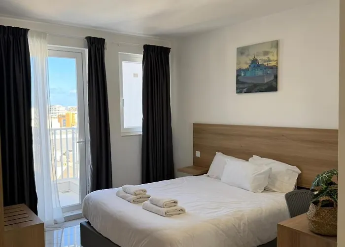 1 Bedroom Exclusive Penthouse - By Hostmt Apartment