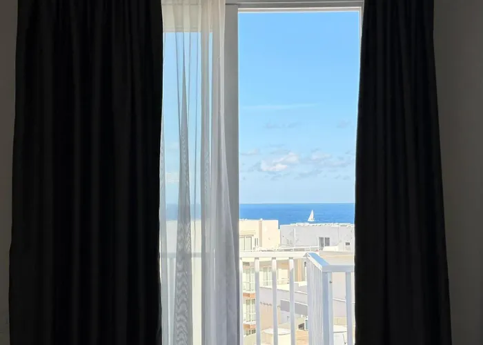 1 Bedroom Exclusive Penthouse - By Hostmt Apartment *