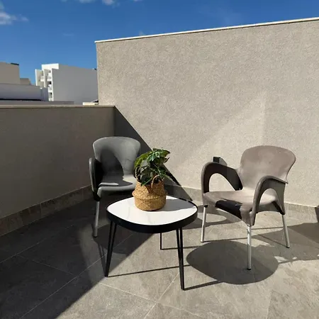 アパート 1 Bedroom Exclusive Penthouse - By Hostmt セント・ポールズ・ベイ