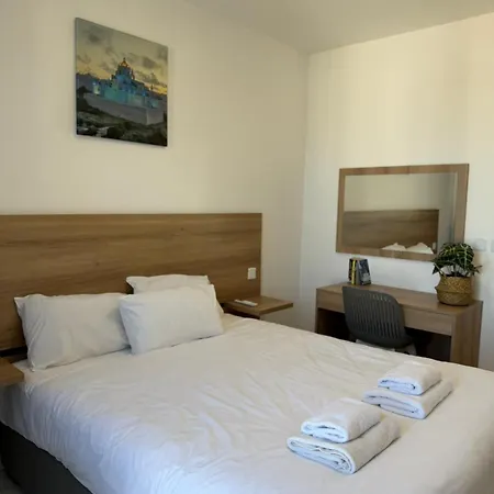 1 Bedroom Exclusive Penthouse - By Hostmt セント・ポールズ・ベイ