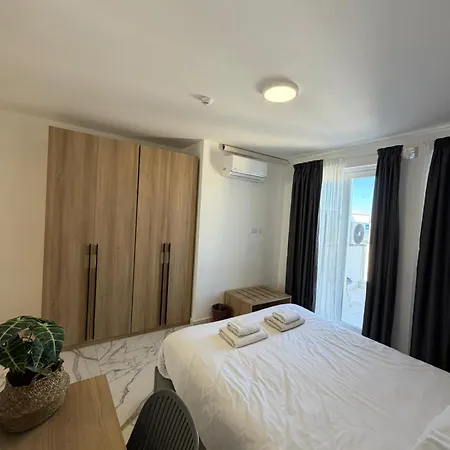 1 Bedroom Exclusive Penthouse - By Hostmt セント・ポールズ・ベイ