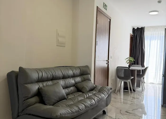 1 Bedroom Exclusive Penthouse - By Hostmt Apartment *
