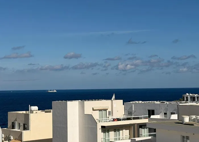 1 Bedroom Exclusive Penthouse - By Hostmt