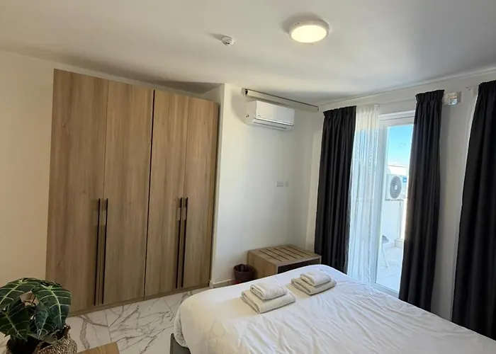 1 Bedroom Exclusive Penthouse - By Hostmt St. Paul's Bay